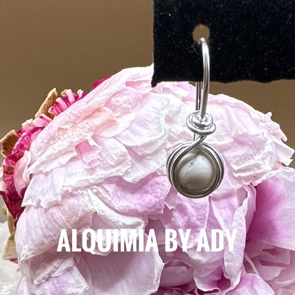 White Howlite Dangle earrings wire wrap howlite drops/Tenderness and peace - Picture 3 of 10